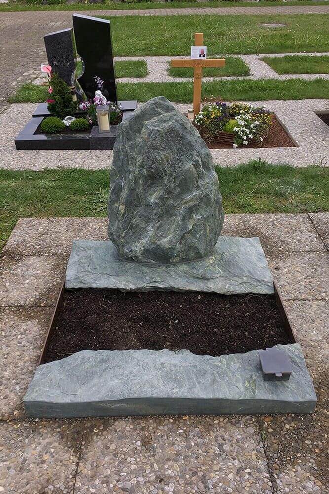 Steinmetz Rau Referenzen - Grabsetein 1