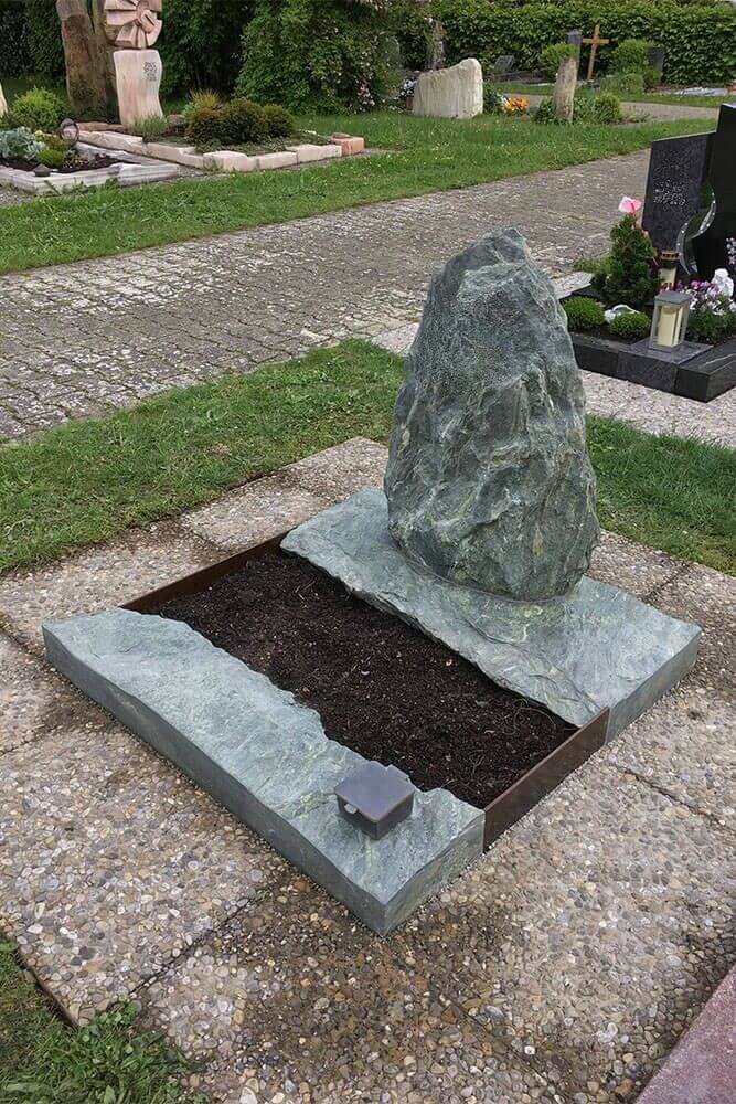 Steinmetz Rau Referenzen - Grabsetein 2